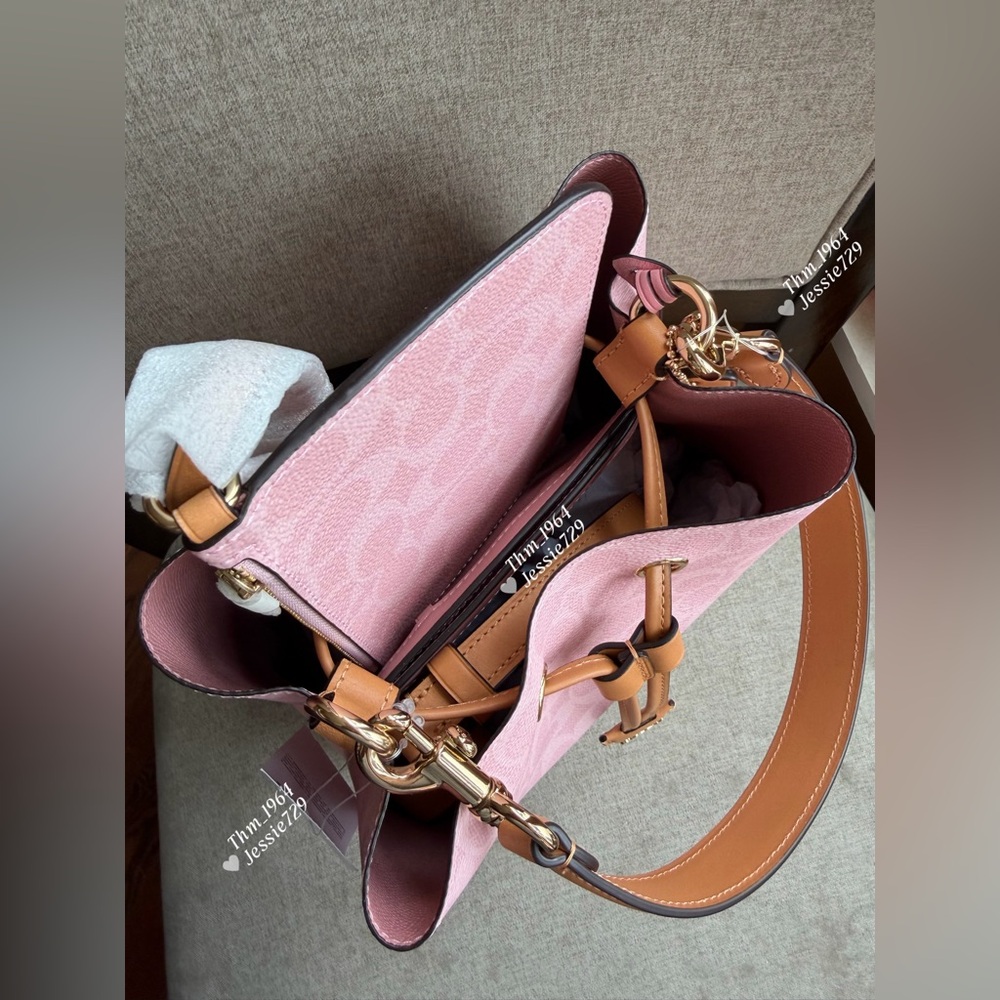 NWT！COACH Rowan Bucket Bag In Signature Canvas With Charms（CEA23）fast shipping - Picture 6 of 15